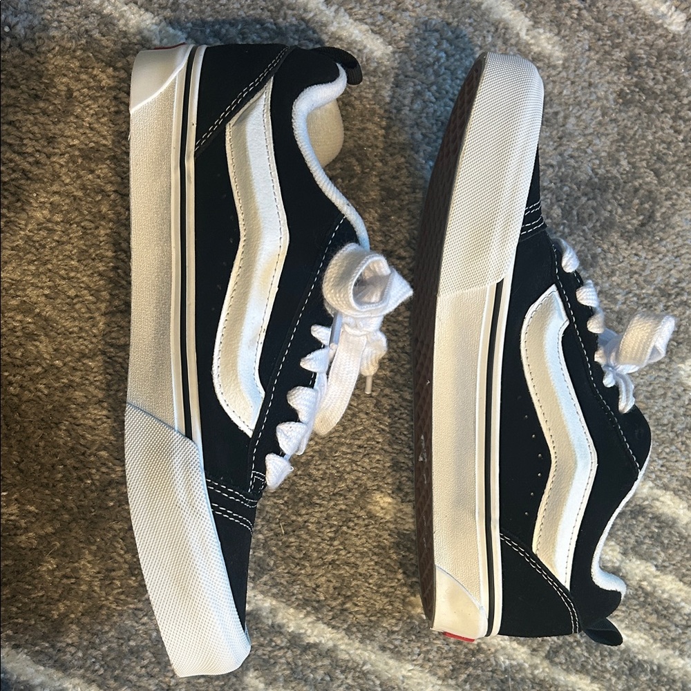 Vans Men 7.5 Women 9 Classic Black and White Sneakers Retro Chunky Knu Skool - Picture 5 of 6
